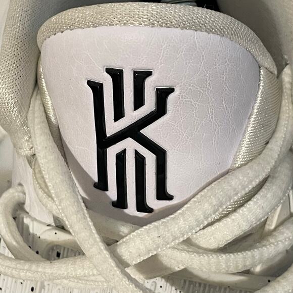Nike Mens Kyrie 6 Sneakers Lace Up Mid Top Basketball M5.5 /W7 White BQ4630-100 - Picture 9 of 11